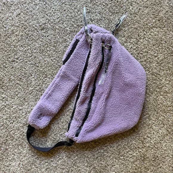 FP Movement Overachiever Sherpa Sling Bag NWT Lavender - Picture 3 of 5